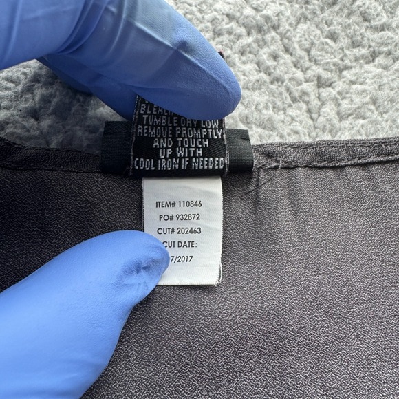 Torrid Short Sleeve T-Shirt Gray Women's Size 3 V-Neck Ruffled Comfortable Top - Picture 7 of 9